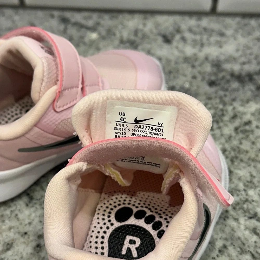 Nike Toddler 4C Star Runner 3 Sneaker Pink Foam Hook Loop Sporty Athletic walker